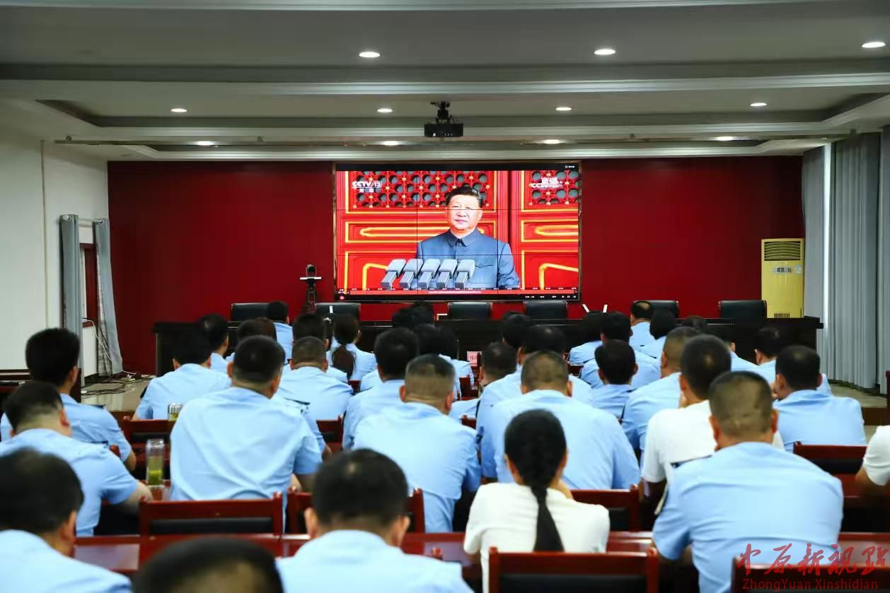 葉縣環(huán)保人觀閱兵唱紅歌：以抗戰(zhàn)精神守護(hù)綠水青山